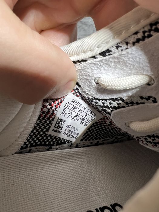 Кроссовки adidas Yeezy boost оригинал размер 38 24,5 см