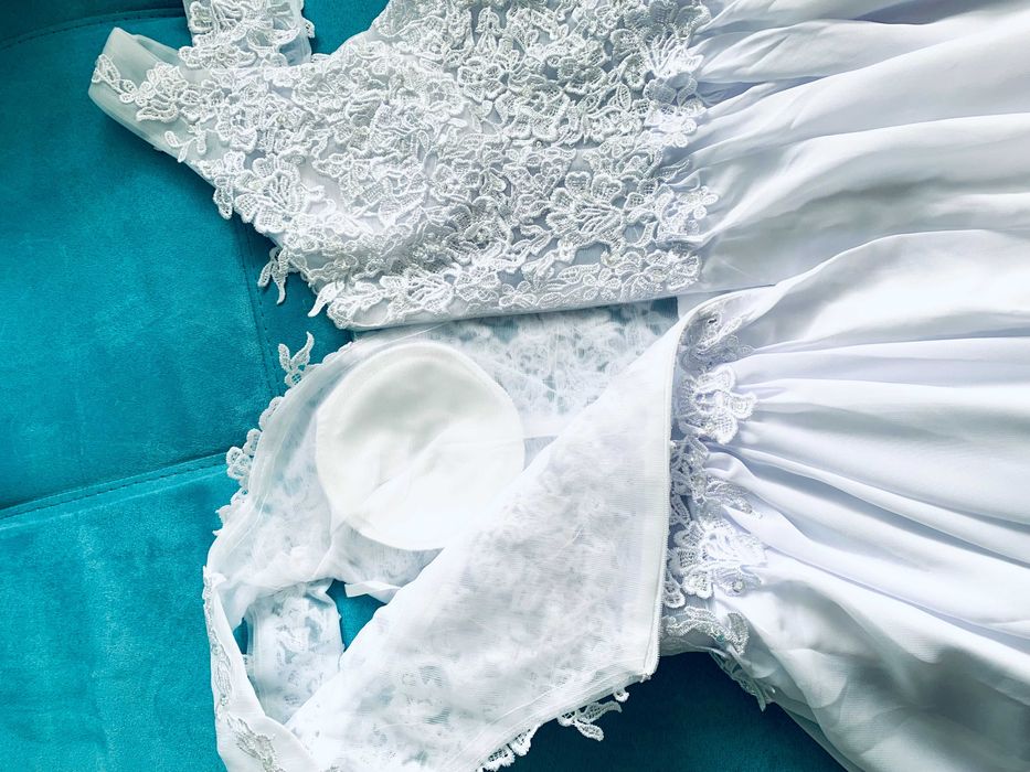 Suknia ślubna linia-A z rozcięciem 38, 42, 44, 46, 48, 50