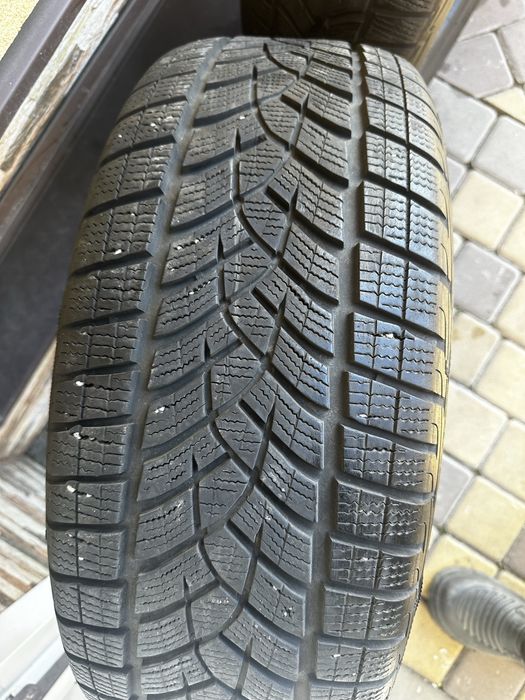 Зимние шины Goodyear UltraGrip Performance + SUV 235/55 R18 104H XL