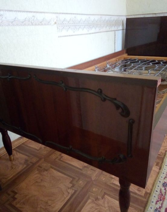 Кровать полуторная