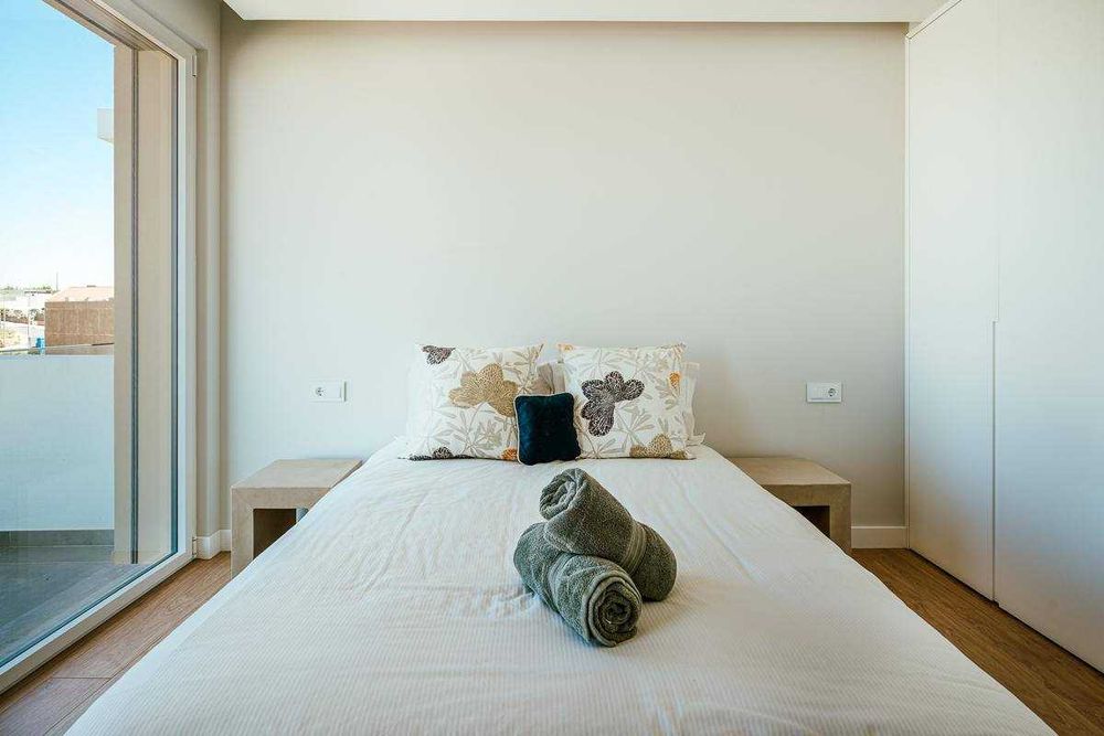 Queen Bed Set for Sale | Cama Queen Completa à venda