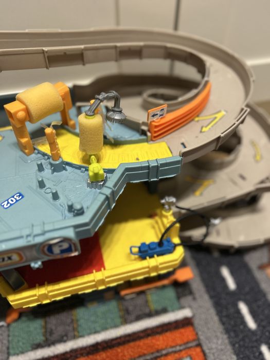 Matchbox Zestaw Garaż 3-poziomowy tor samochodowy dla dzieci