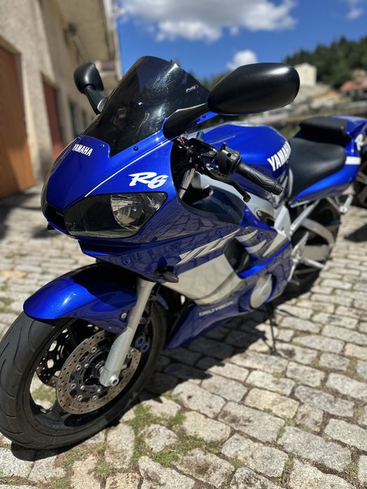Yamaha R6 “02, mota em excelente estado de conservação