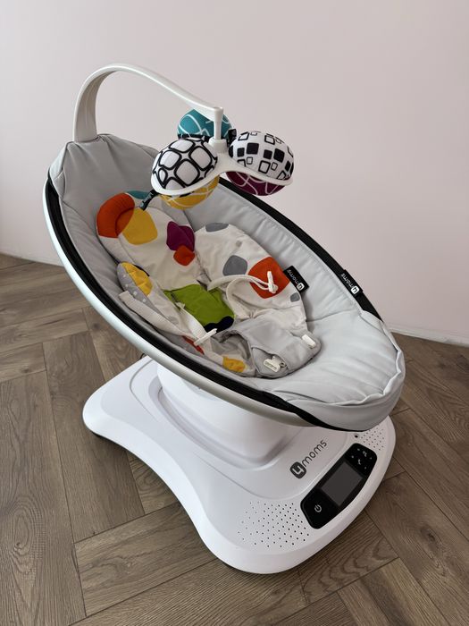 Заколисуючий центр 4moms
