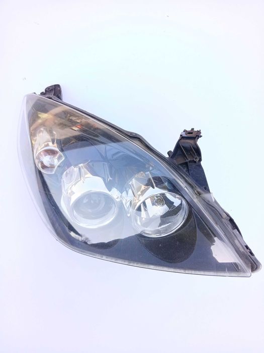 Reflektor prawy lampa prawa Opel Vectra C Lift Signum Lift Europa