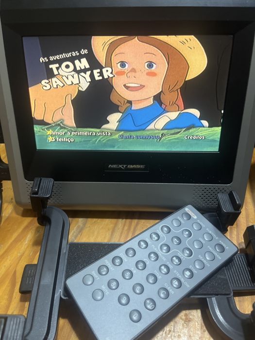 Vendo dvd duplo para automove banco  de traz