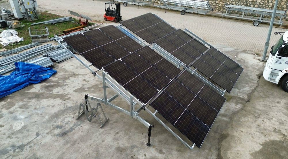 Аренда солнечная электростанция солнечные панели. Сонячні панелі
