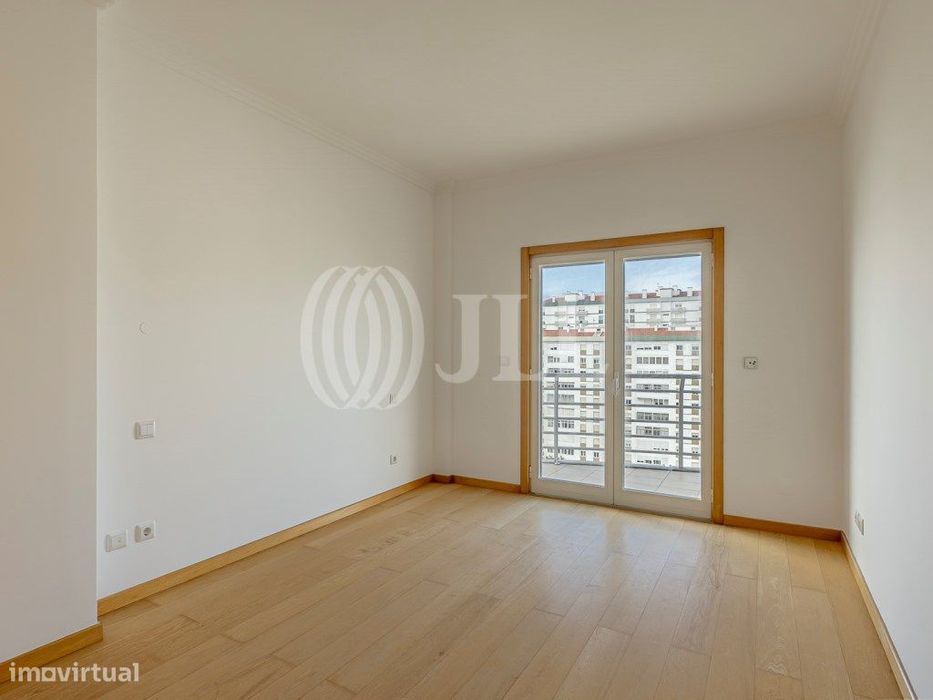 Apartamento T3 no condomínio L Towers, em Paço de Arcos