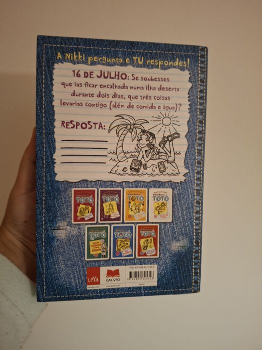 Livro "Diário de uma totó - OMD! Diário tudo sobre mim"