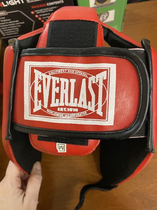Перчатки для боксу (  10 )и шлем Everlast (M) Б/У