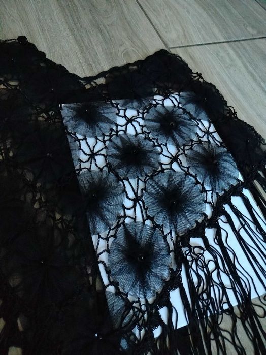 Piękna czarna  narzutka/poncho