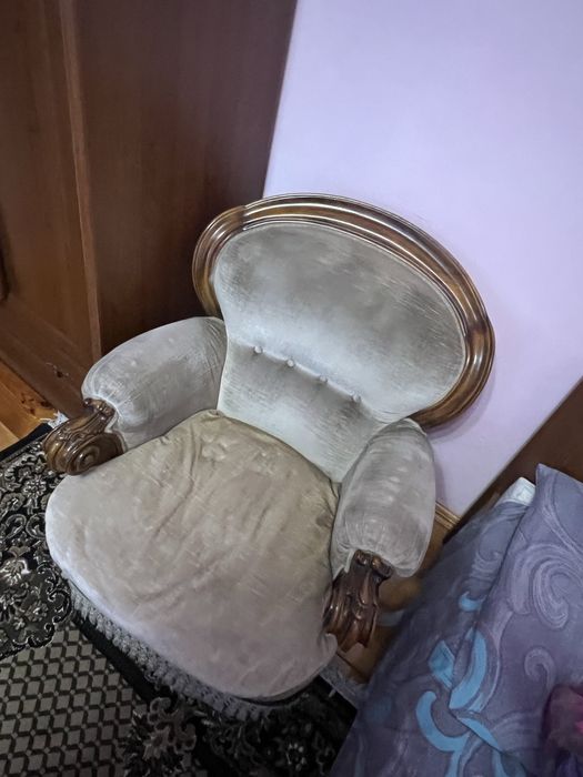Італійське класичне крісло