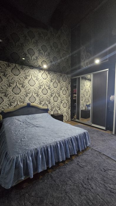 Продам дом с бассейном вул  Незламна