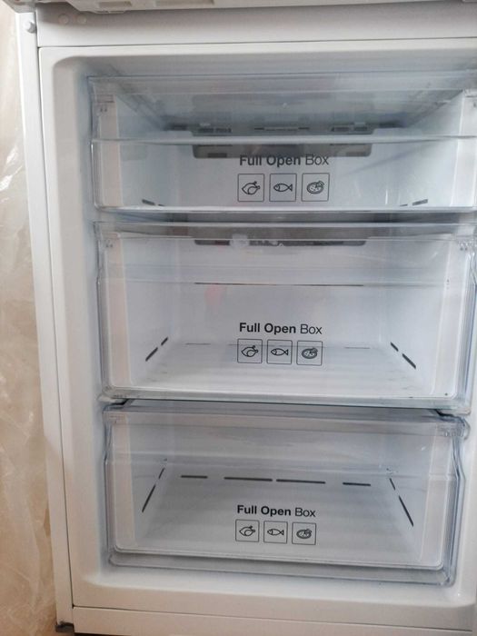 Lodówka biała wysoka samsung mc4a