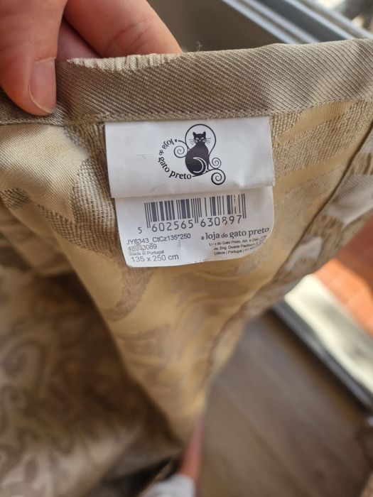 Cortinados Gato Preto