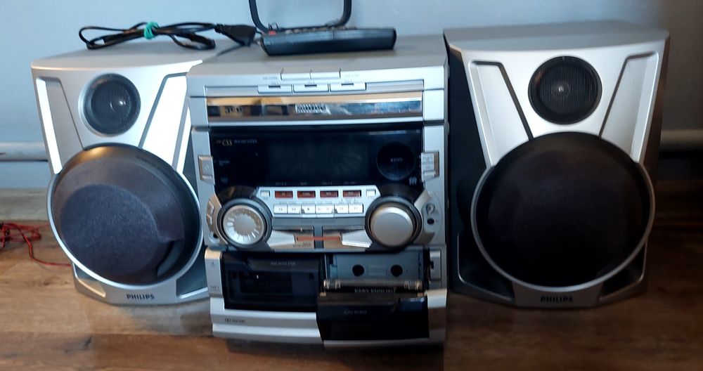 Wieża Philips- fw- c55 mini Hifi system + dwa głośniki