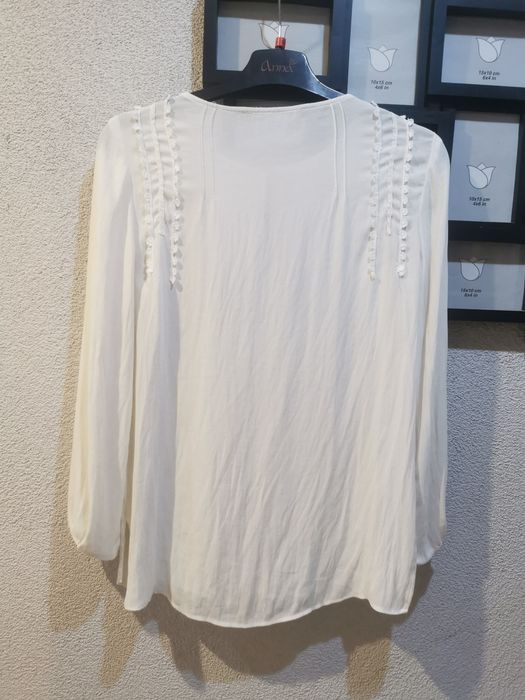 Damska bluzka biała oversize w bardzo dobrym stanie. Rozmiar XS S
Zara