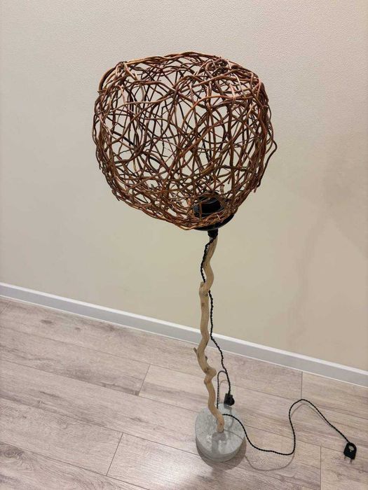 Дизайнерський торшер / лампа ручної роботи (на фото вищий)