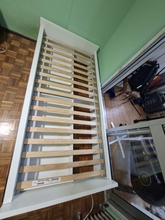 Cama individual  com gavetas
