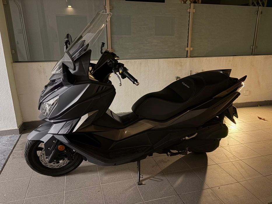 Maxi Scooter Cruisym 125