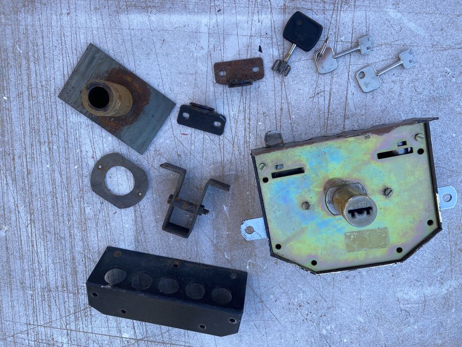 Fechadura de seguranca com 3 chaves