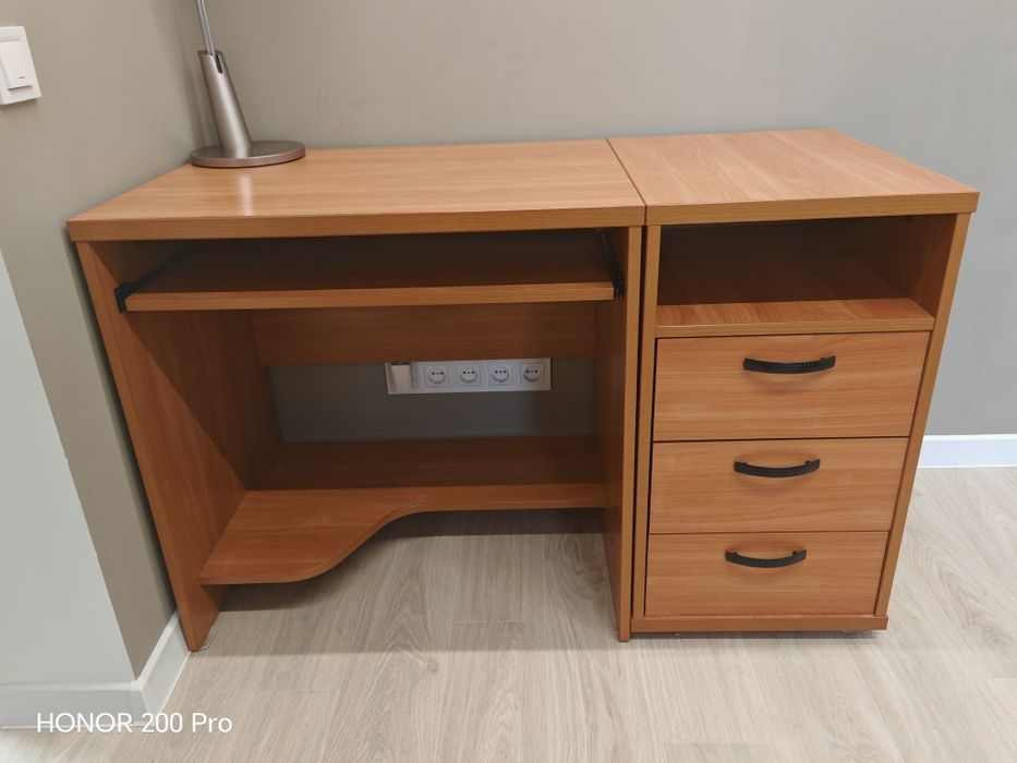 Стіл письмовий комп'ютерний