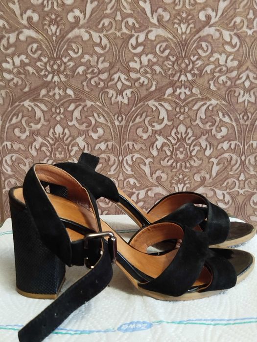 Босоніжки жіночі замшеві