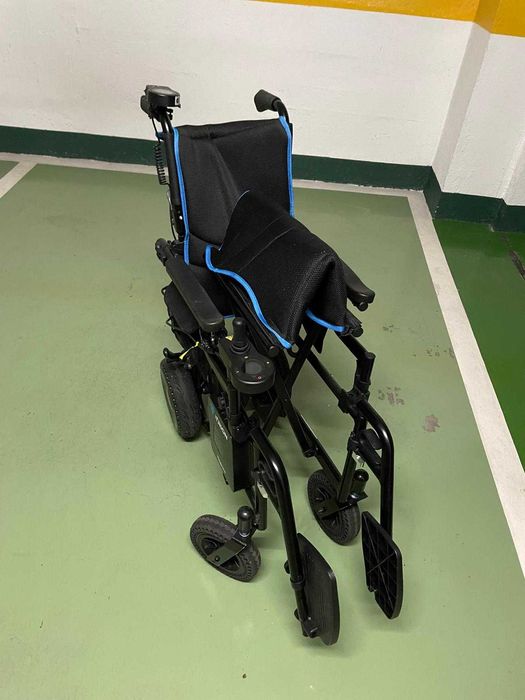 Cadeira de rodas elétrica