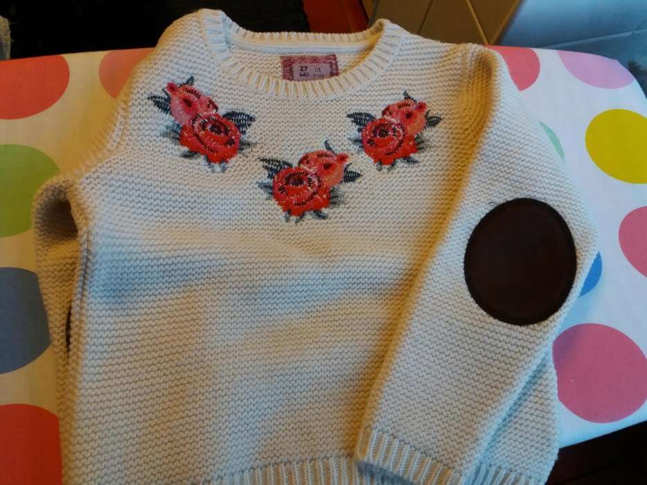 Camisola de lã bordada