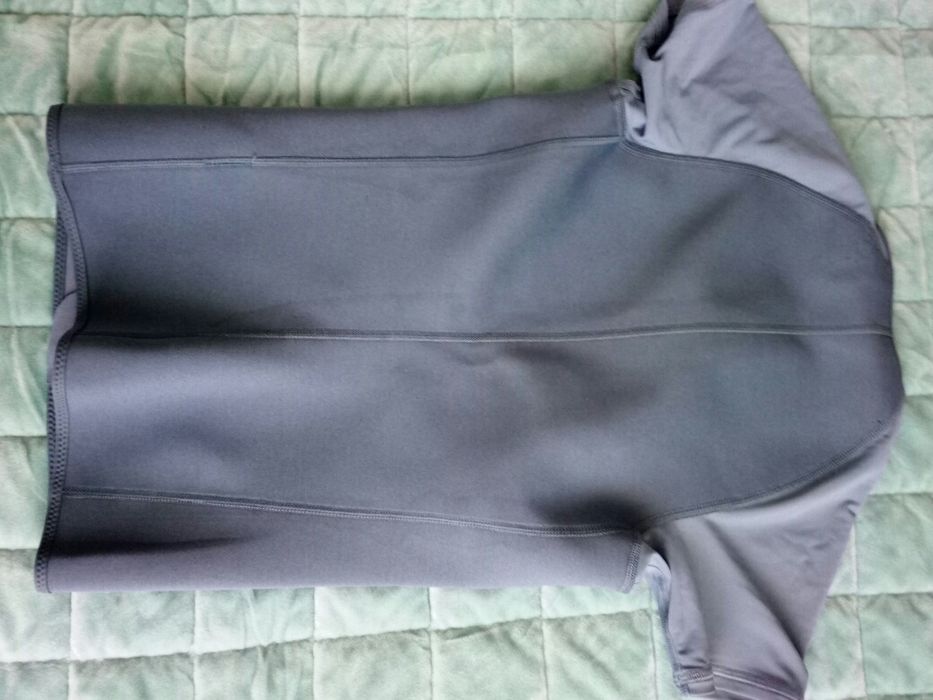 Calções e colete para surf idade 8-9 anos .