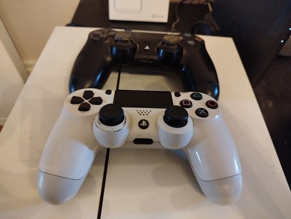 PS4 + 2 comandos + 8 a 10 jogos