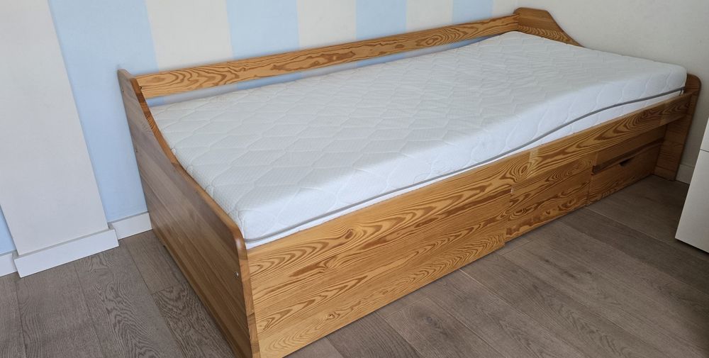 Łóżko sosnowe 90x200 z szufladami i matracem