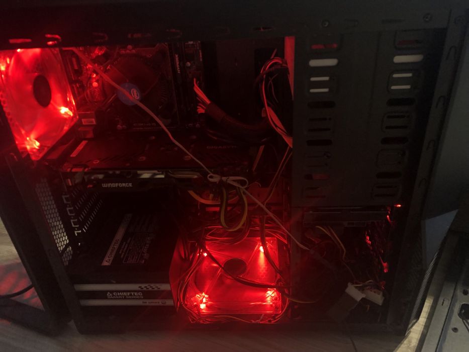 Komputer stacjonarny zestaw