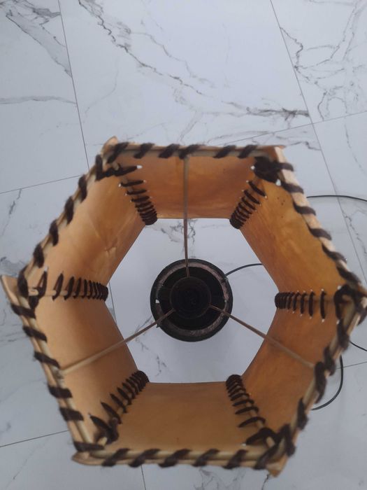 Stara lampa stojąca