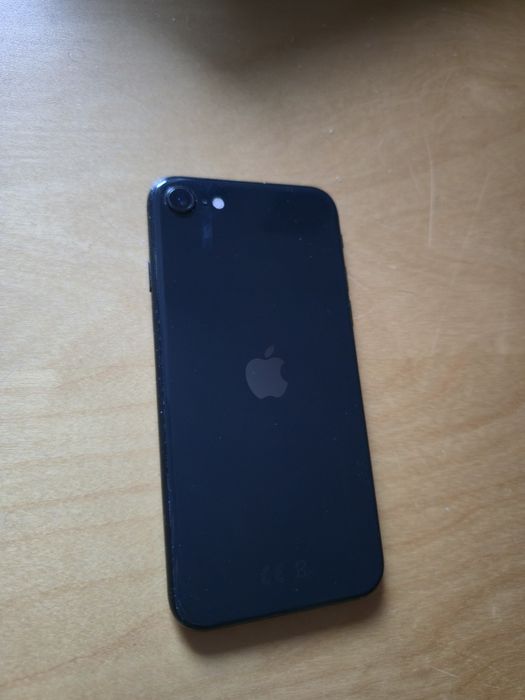 iPhone SE 2. generacji 64GB - 4 etui