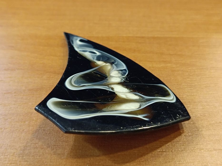 stara duża broszka z czasów PRL