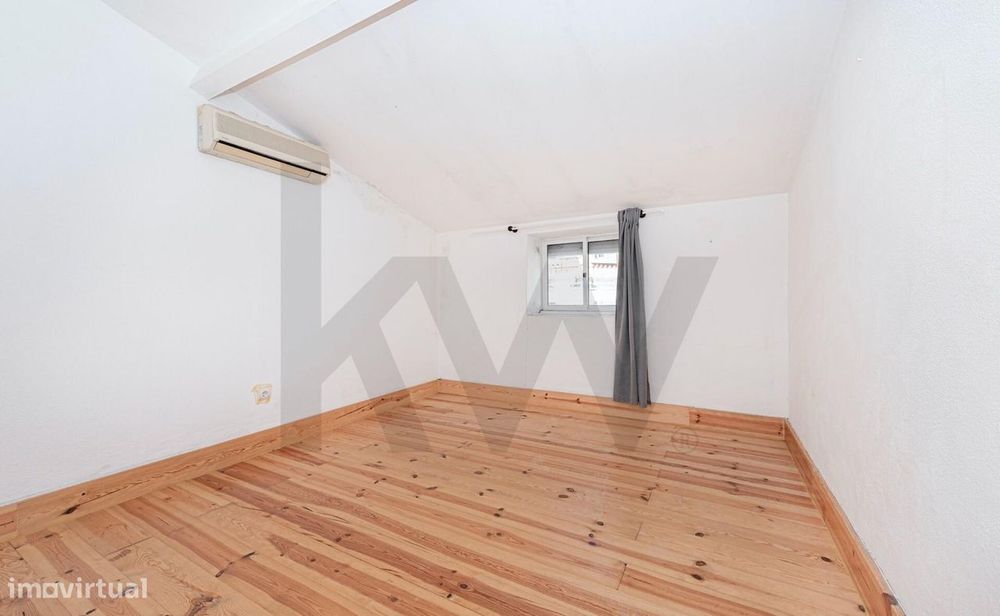 Apartamento T2 * Bairro de Inglaterra * Varanda c/ Vista de Cidade