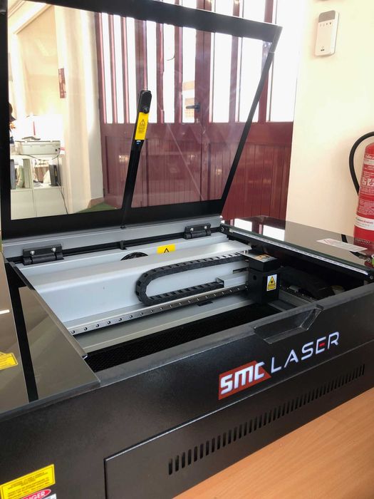 Máquina de Corte e Gravação a Laser