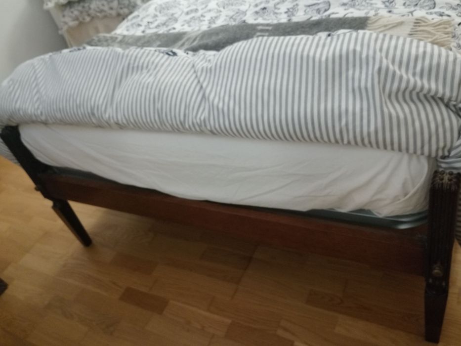 Mobília de quarto em mogno