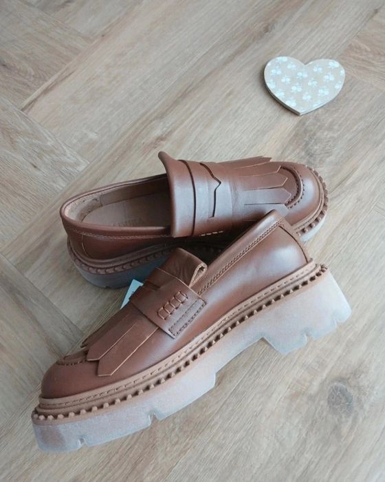 Skórzane brązowe mokasyny loafersy chwosty viral instagramerskie Badura / rozmiar 37