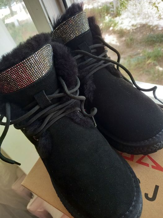 Продам теплі  ботіночки