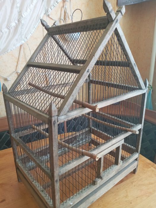 Продам клетку для птички.