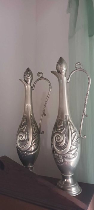 Estanhos, cobre e madeira