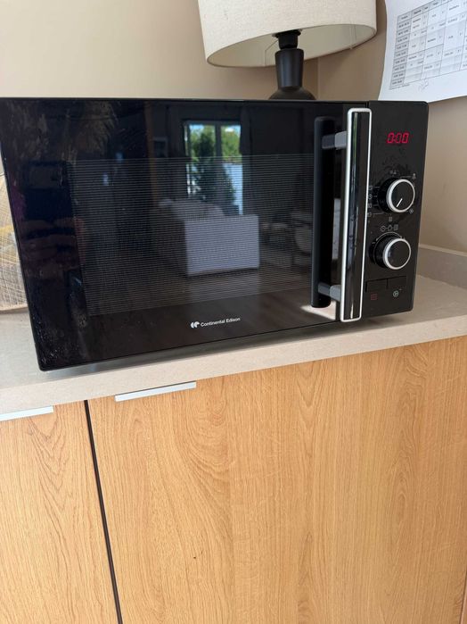 Micro-ondas Continental Edison 20L – 40 €