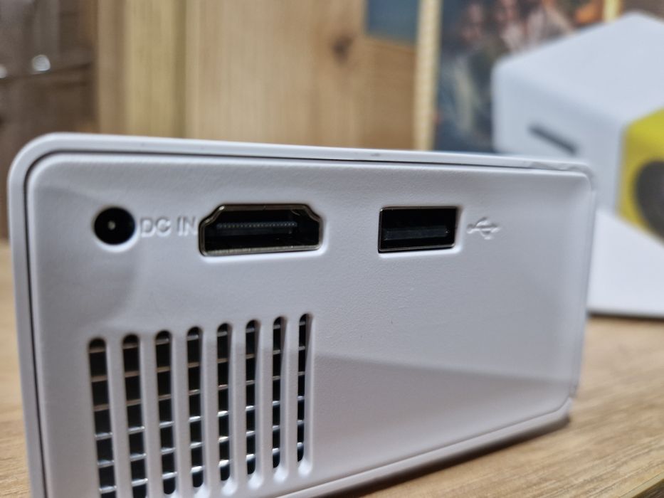 Projector portátil.  Novo