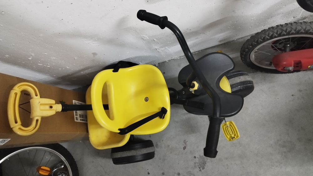 Conjunto de 1 triciclo, 1 bicicleta infantil e 1 trotinete infantil