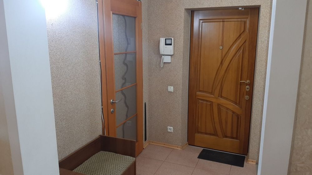 Здам свою 3 ёх комнатную  квартиру с гаражём