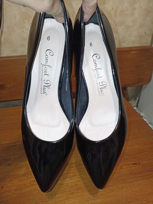 Весільні чорні лаковані туфлі човники кітен хіл 38 розмір 24 см