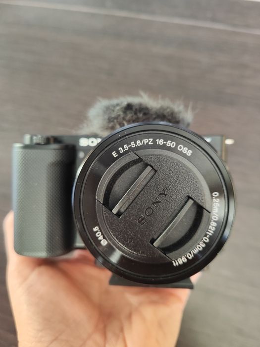 фотоапарат Sony ZV-E10 штатив у подарунок