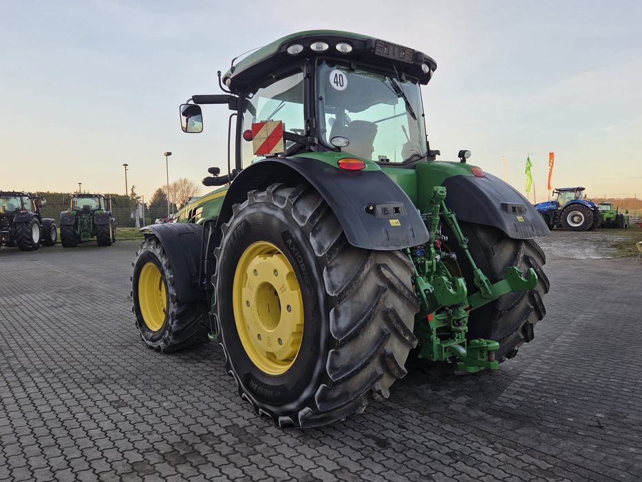 Трактор John Deere